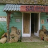 <h3>L’extérieur du Saloon</h3>